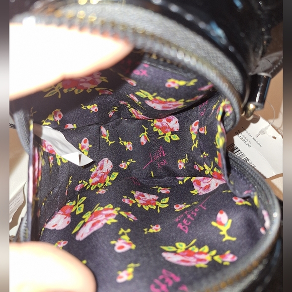 NWT Betsey Johnson Black Gingerbread Bones Crossbody Bag Multicolored - Picture 4 of 4